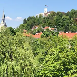 https://castle-view-studio.hotels-in-ljubljana.com